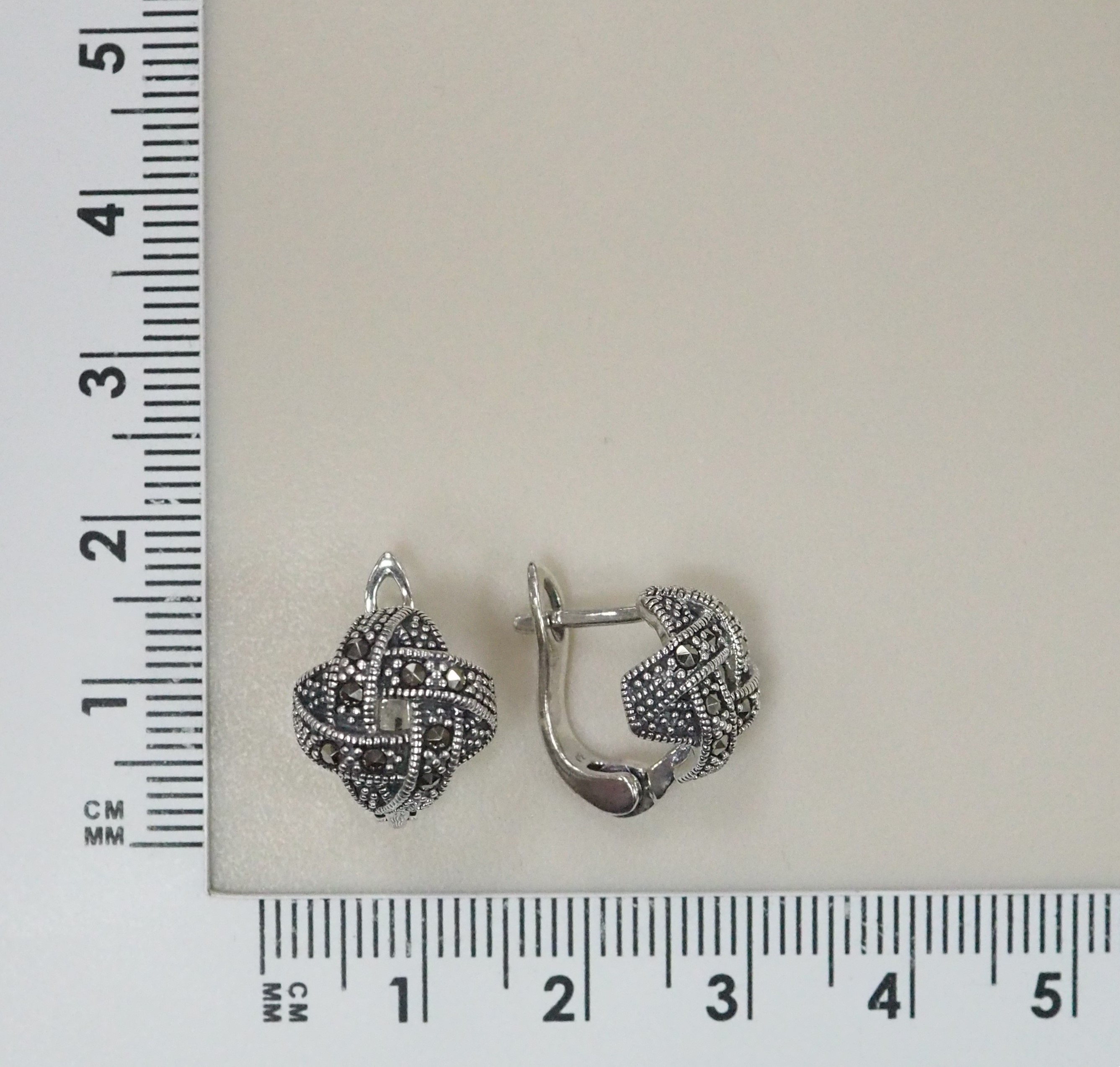 Серебряные серьги с марказитами